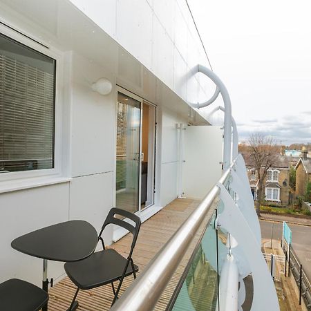 Skyvillion - Cozy Apartments In Enfield Town With Free Parking & Wifi 外观 照片